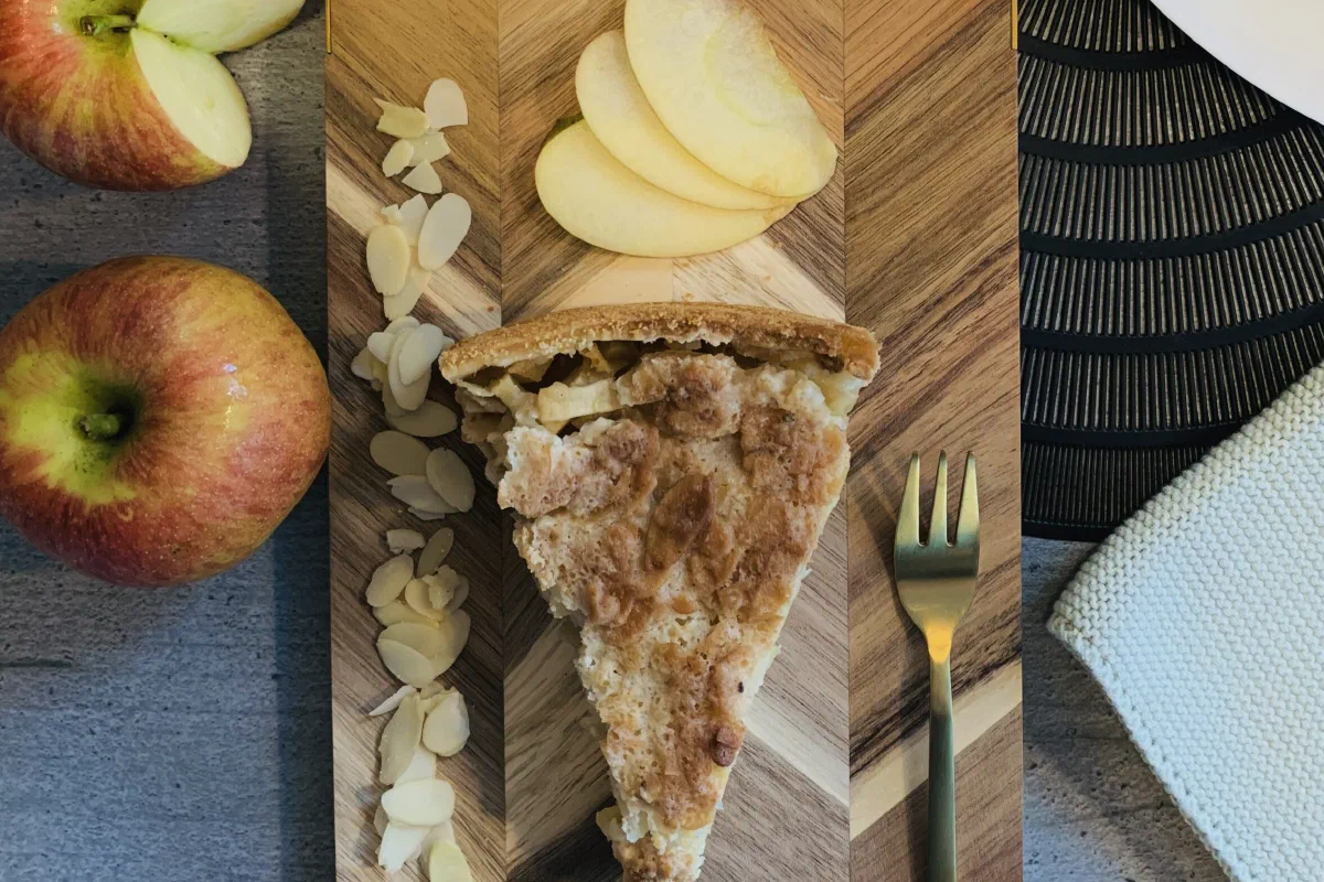 Apfelkuchen mit Mandeldecke ohne Zucker (vegan)