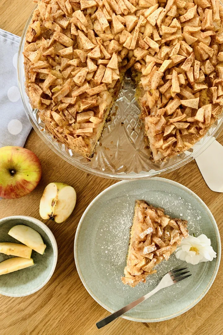 Apfelkuchen mit Walnüssen ohne Zucker