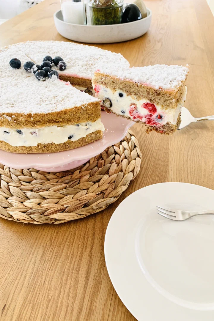 BeerenGlück mit Mandelbiskuit ohne Zucker