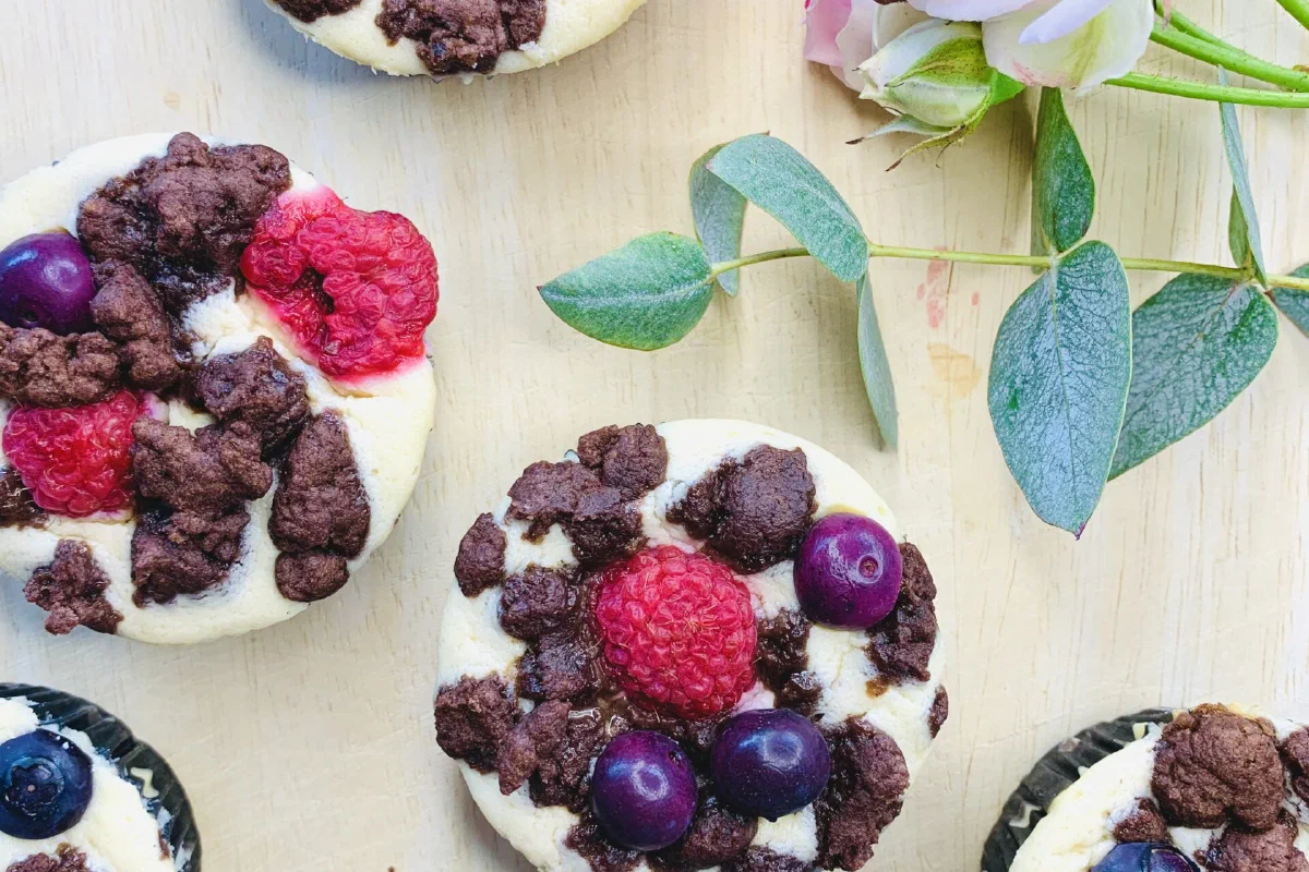 Beerige Mini-Zupfkuchen ohne Zucker