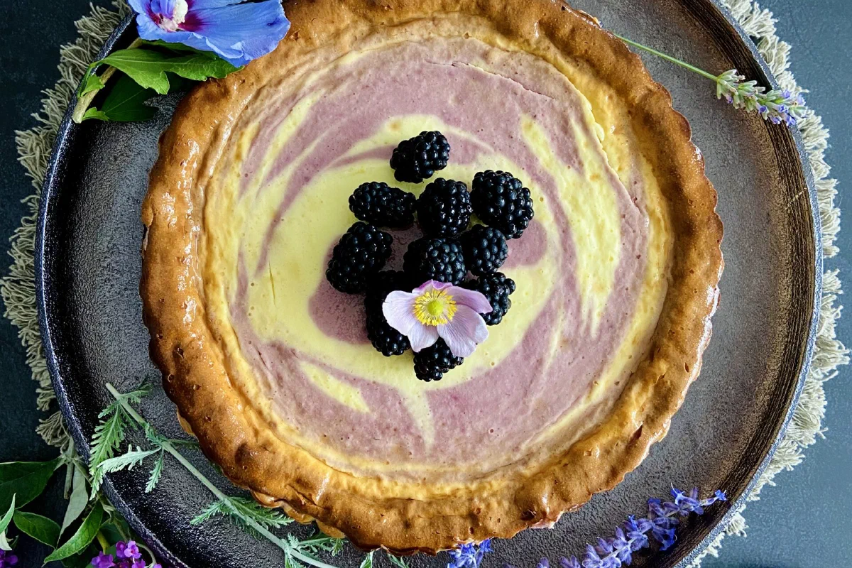 Brombeer-Zebrakuchen ohne Zucker