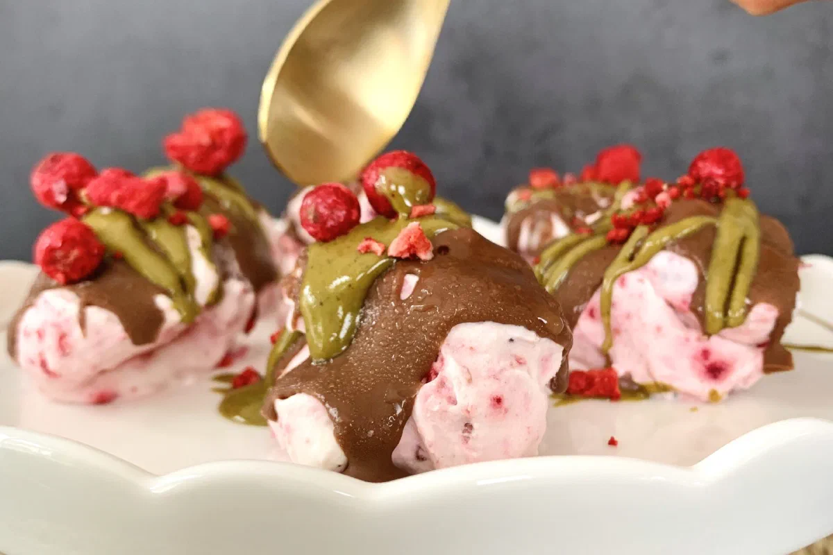 Eispralinen mit Beeren ohne Zucker