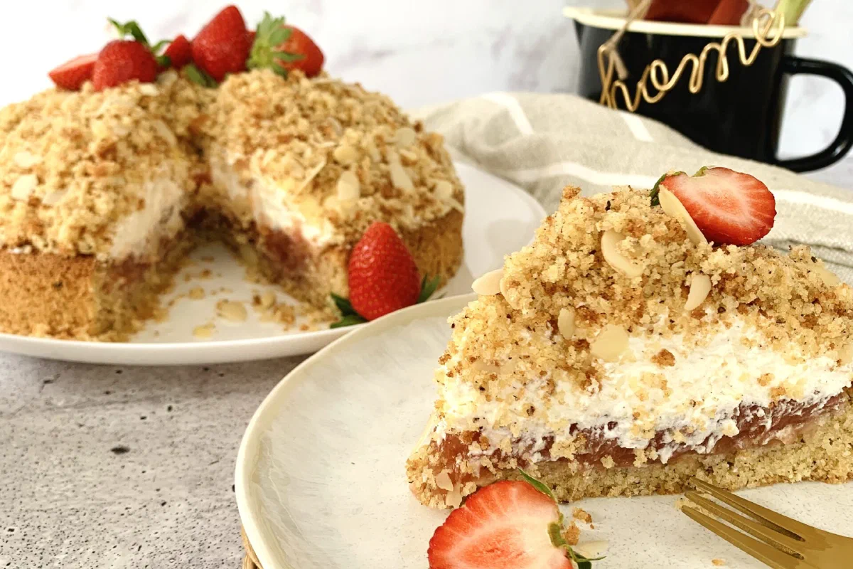 Erdbeer-Rhabarber-Maulwurfkuchen ohne Zucker