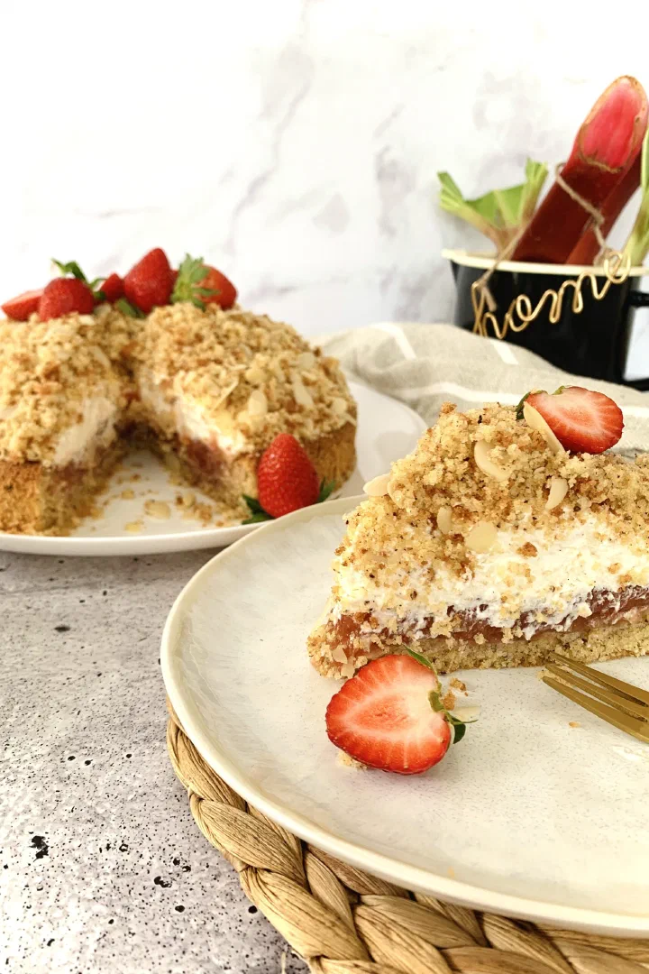 Erdbeer-Rhabarber-Maulwurfkuchen ohne Zucker