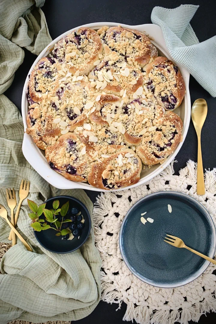 Heidelbeer-Cheesecake-Schnecken ohne Zucker