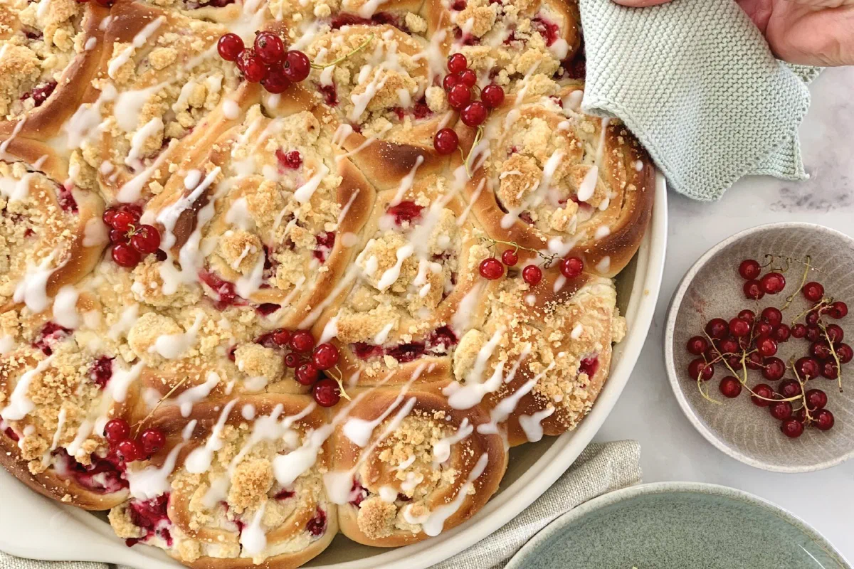 Johannisbeer-Cheesecakeschnecken ohne Zucker