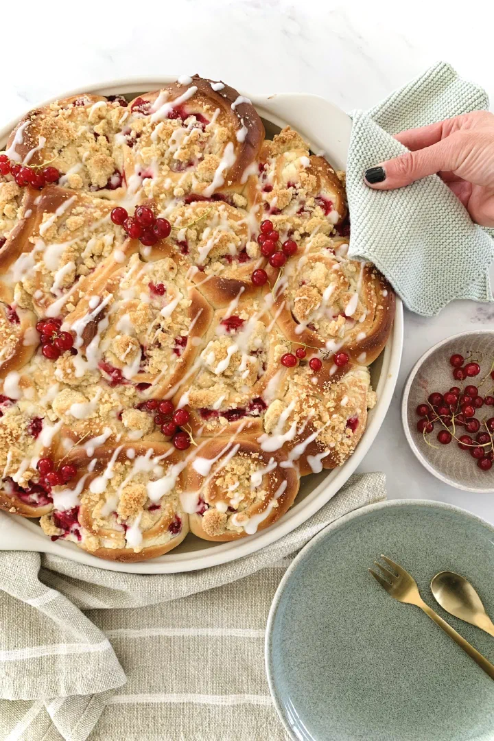 Johannisbeer-Cheesecakeschnecken ohne Zucker