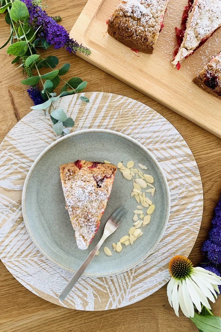 Johannisbeerkuchen mit Krümeln ohne Zucker