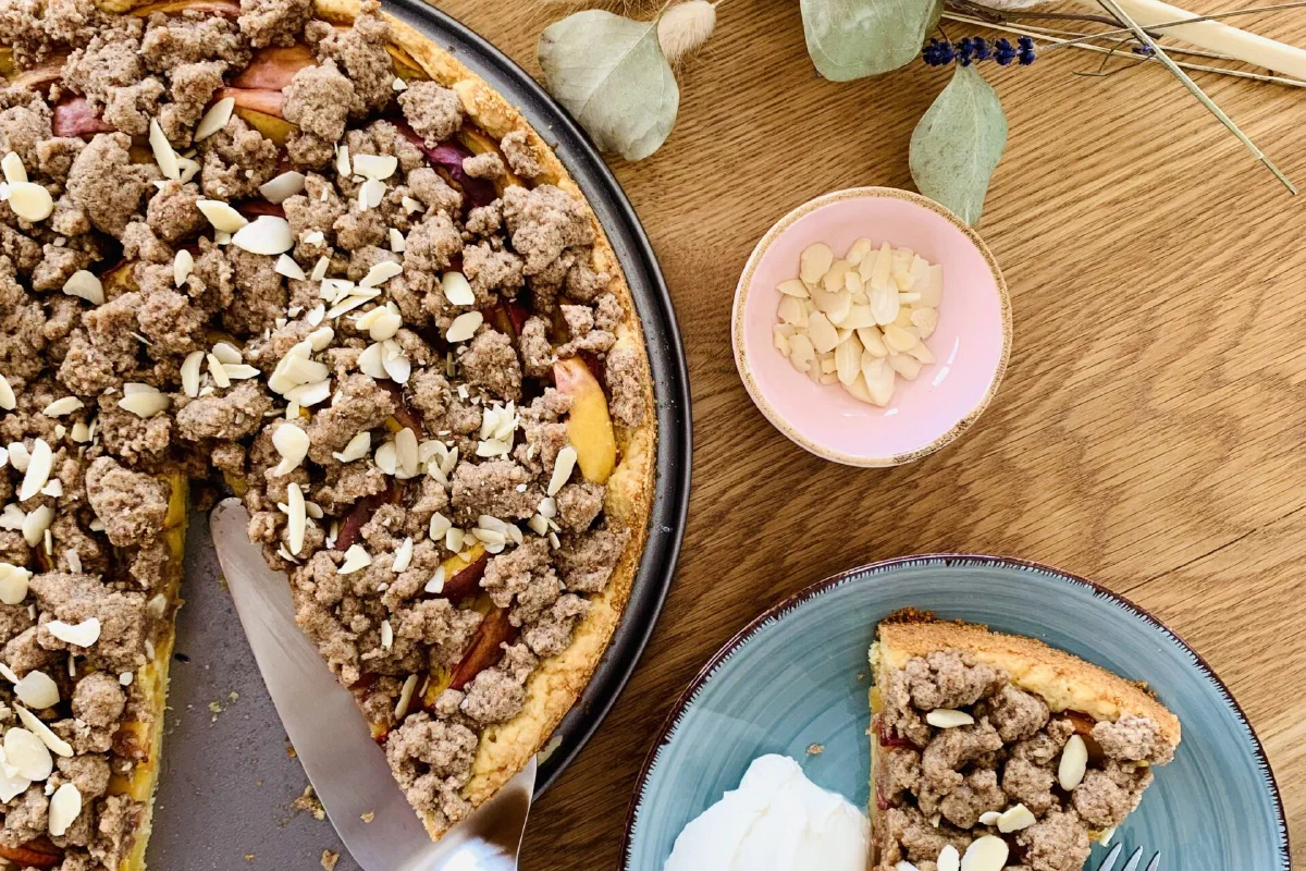 Nektarinenkuchen mit Zimtstreuseln ohne Zucker