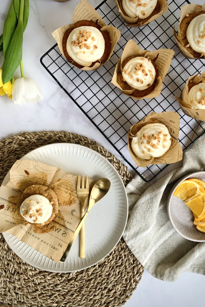Rüblicupcakes mit Orangenfrosting ohne Zucker