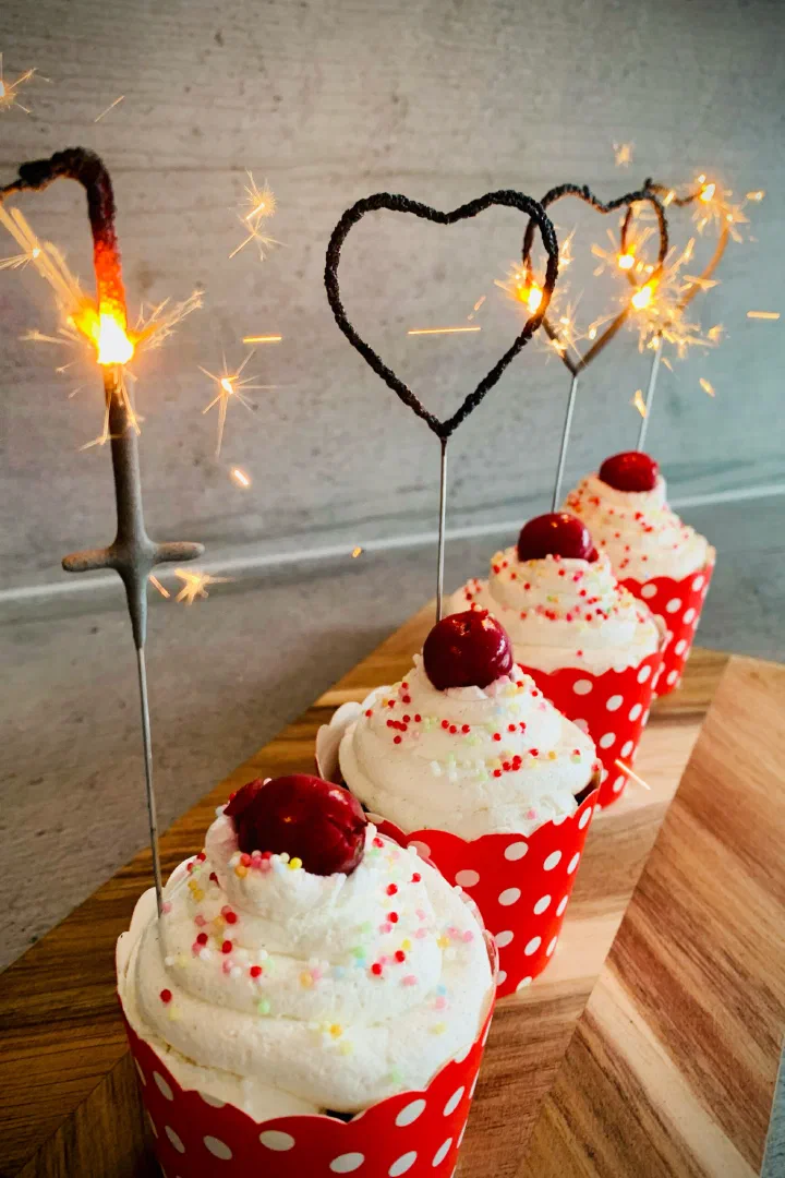 Schwarzwälder-Kirsch-Cupcakes ohne Zucker