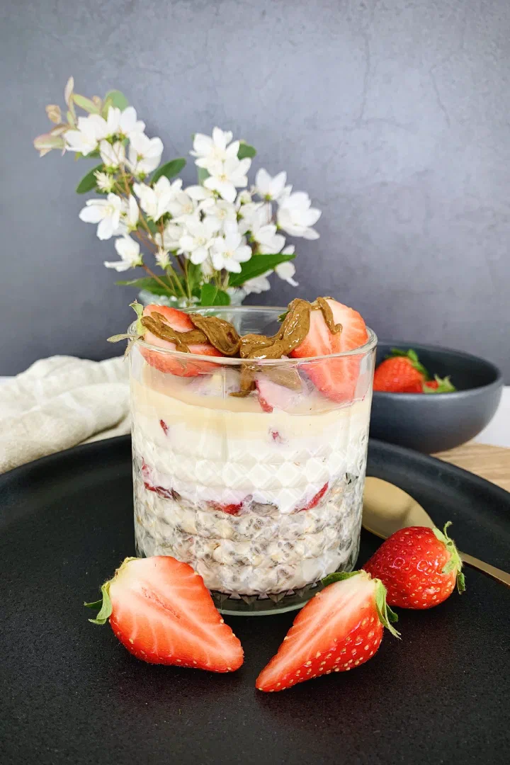 Strawberry Cheesecake Overnight Oats