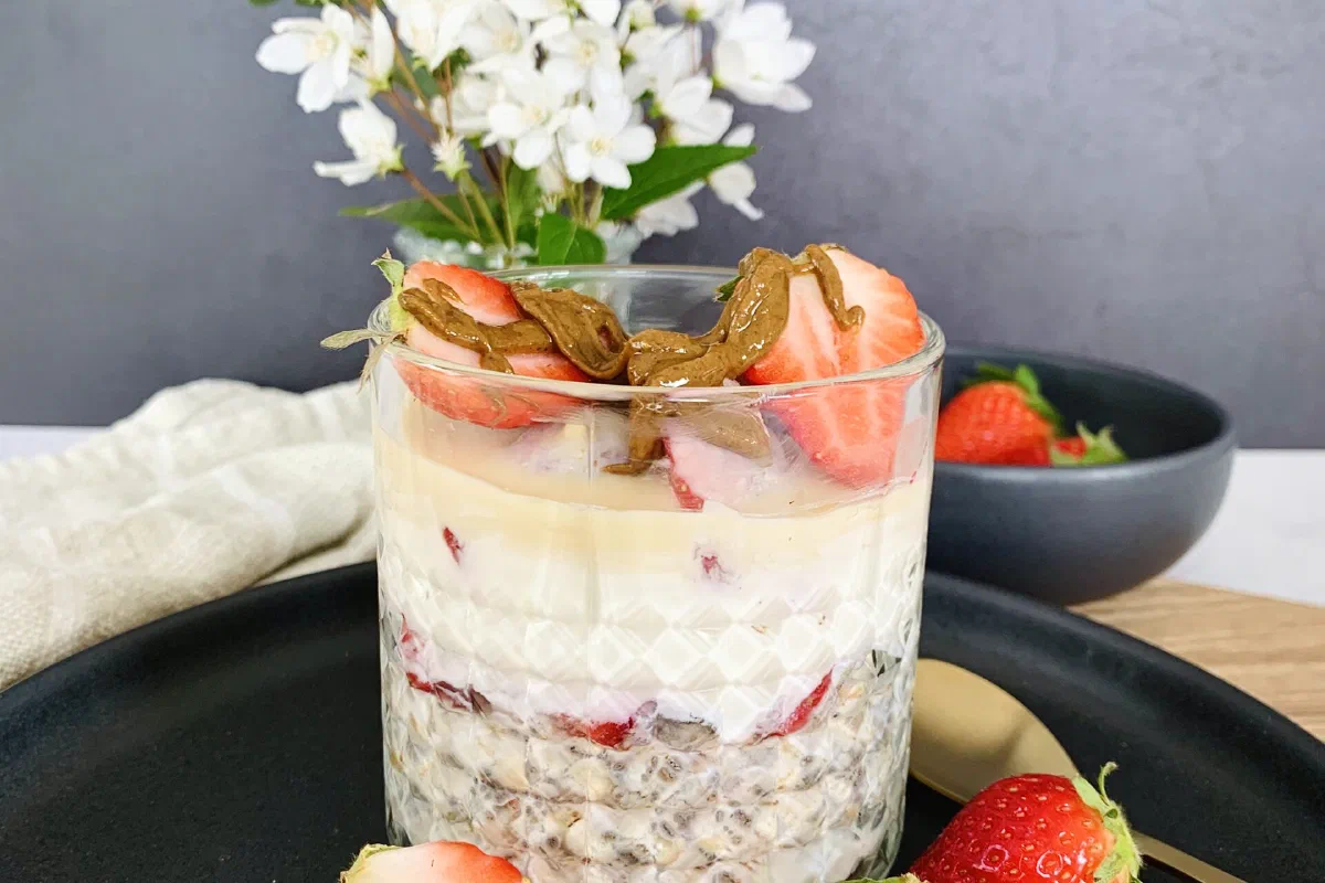 Strawberry Cheesecake Overnight Oats