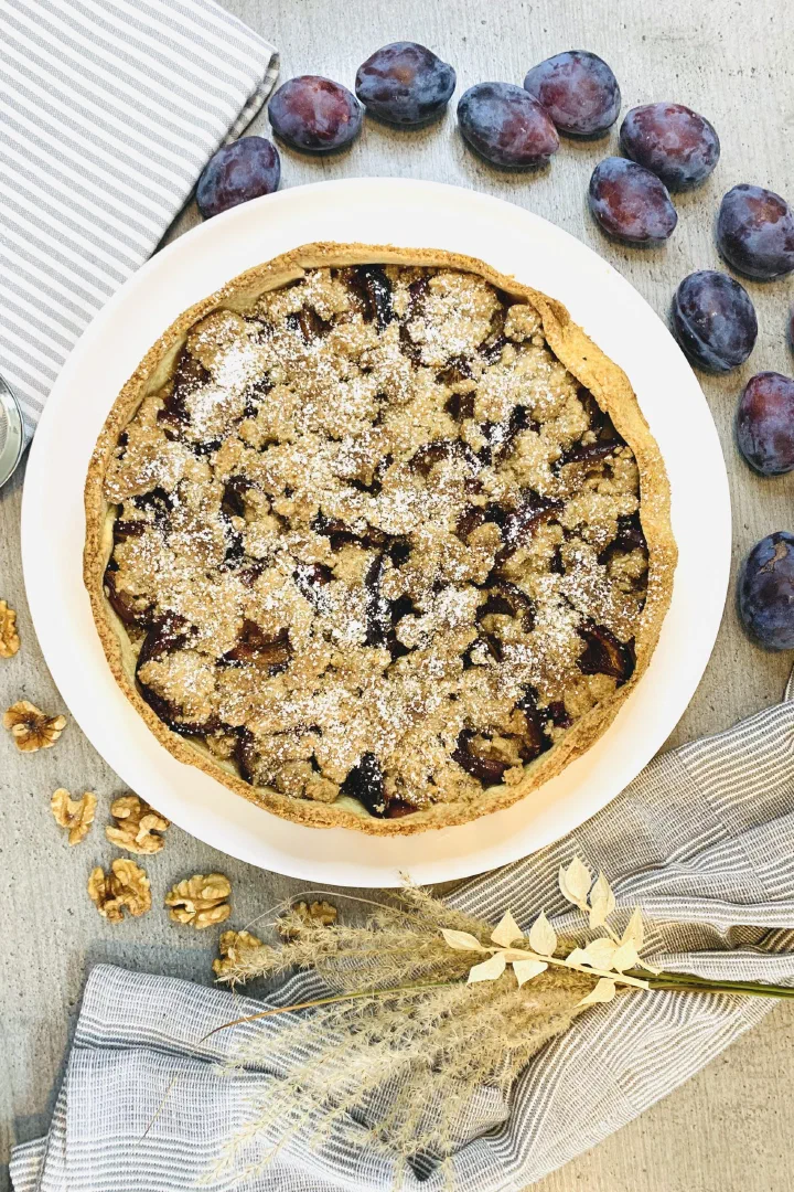 Zwetschgenkuchen mit Walnussstreuseln ohne Zucker