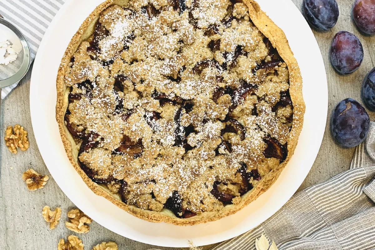 Zwetschgenkuchen mit Walnussstreuseln ohne Zucker