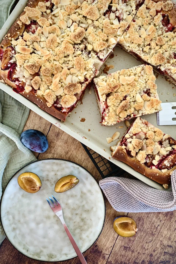 Zwetschgenkuchen vom Blech ohne Zucker