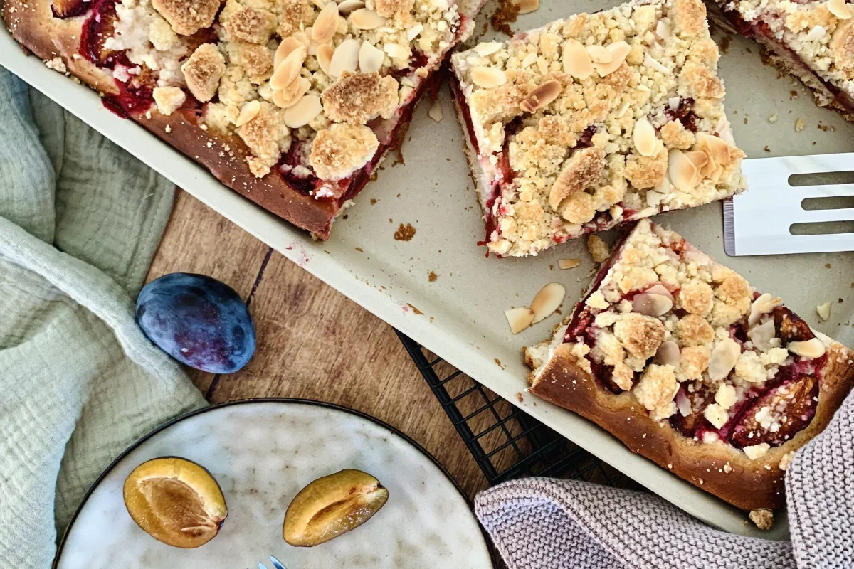 Zwetschgenkuchen vom Blech ohne Zucker